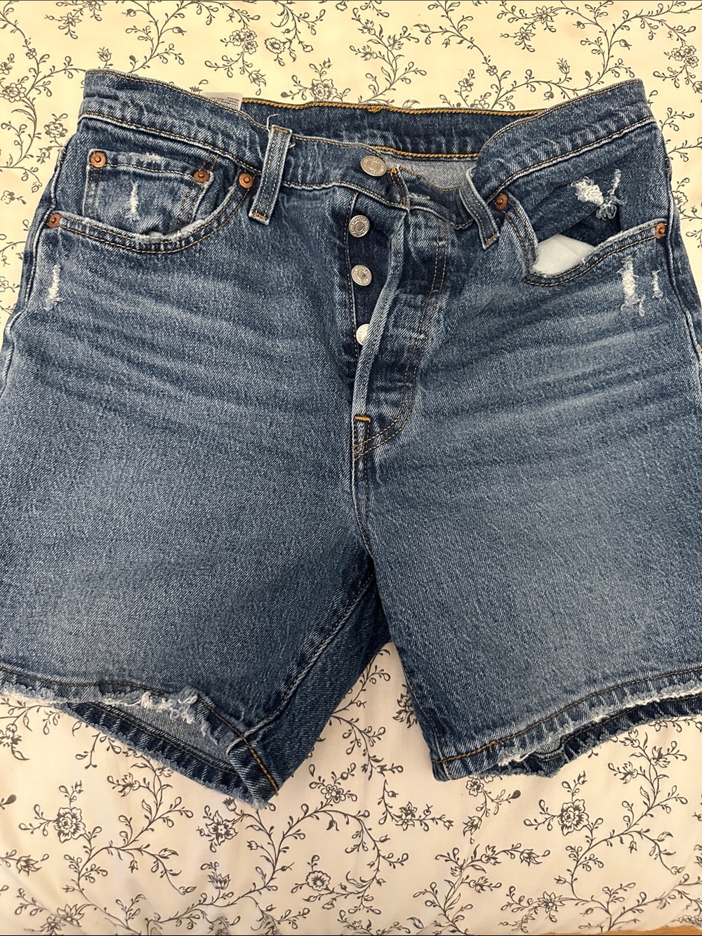 Levi's 501 Distressed Denim Shorts sz 29